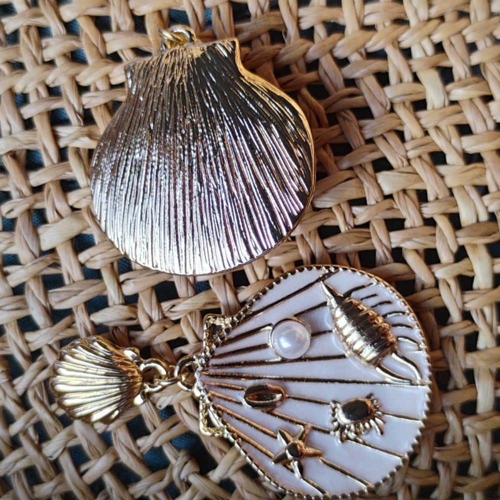 Shell earings - Picture 4 of 4